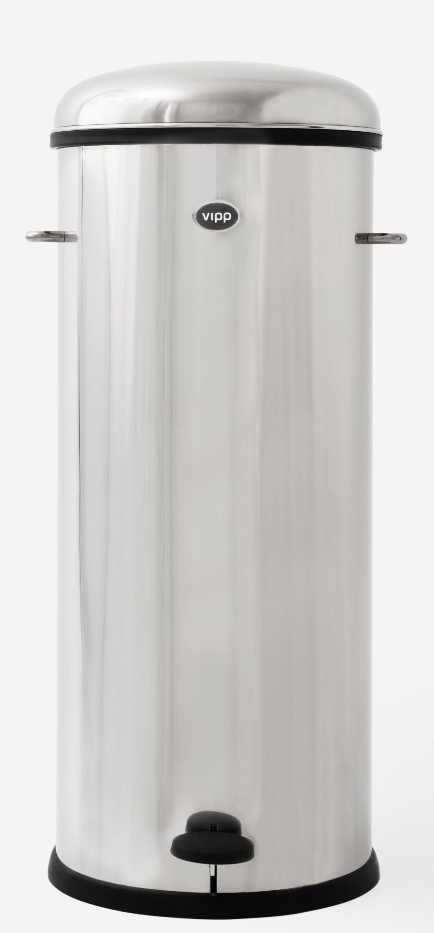 Edelstahl Treteimer von Vipp, 30 Liter, mit Fußpedal und seitlichen Griffen.
