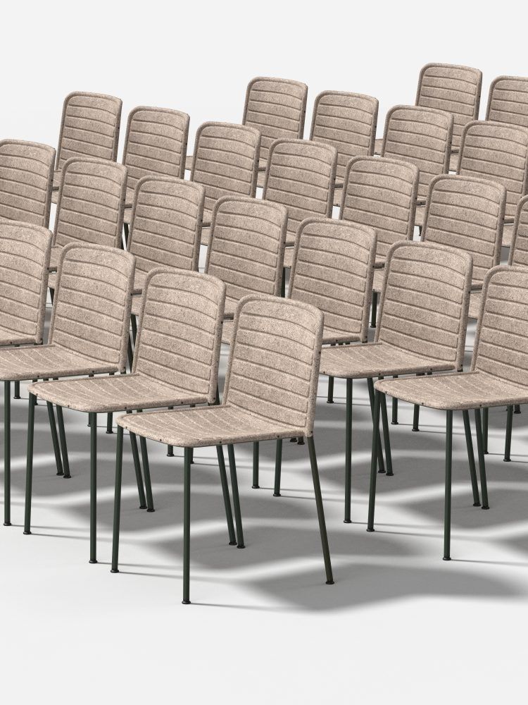 Flax Stacker Chair Stühle von Please wait to be seated, stapelbare Stühle in Beige.