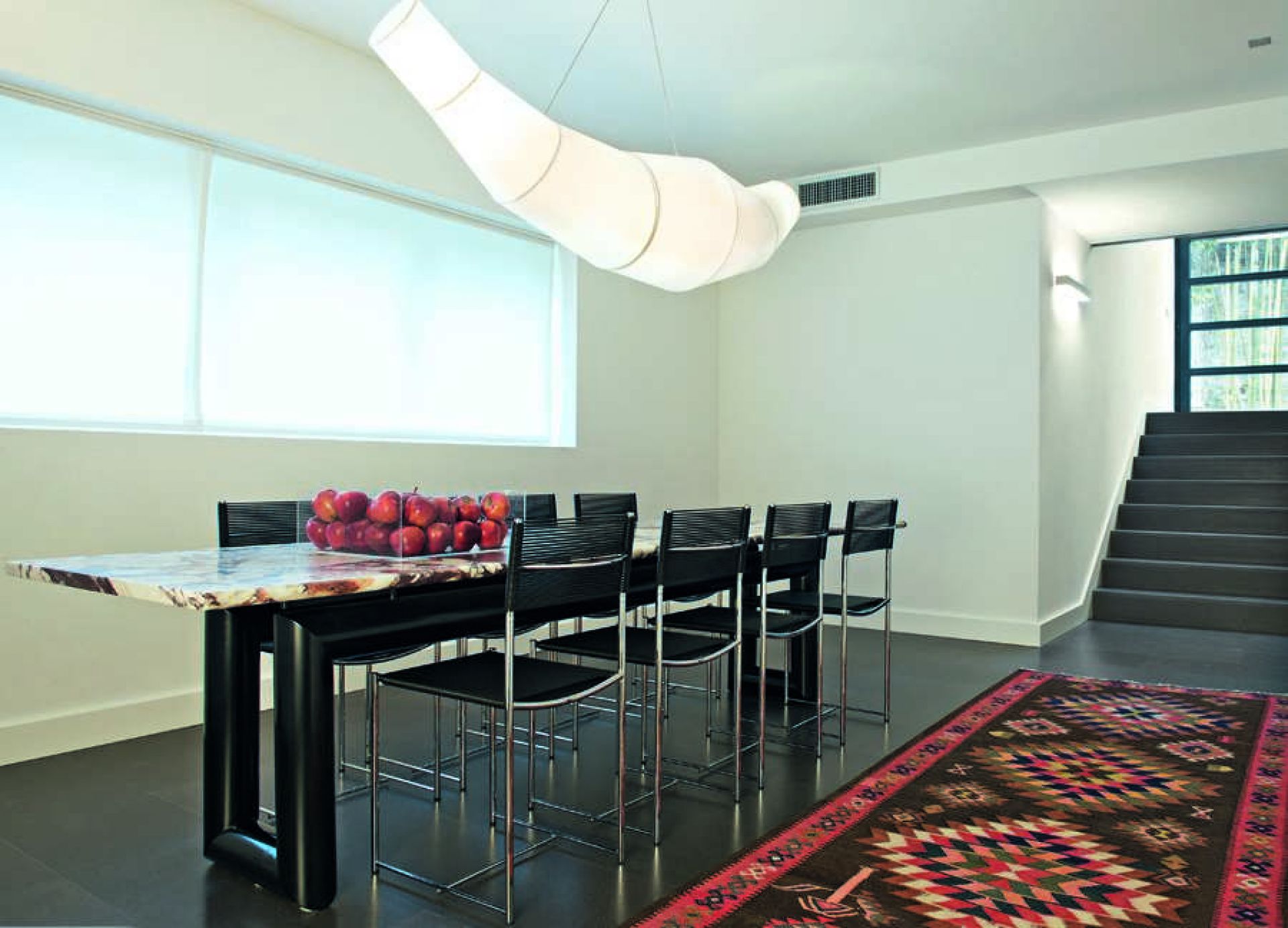 Spaghetti Chair Stuhl in Schwarz mit transparentem PVC-Sitz, moderner Designstuhl für Esszimmer.