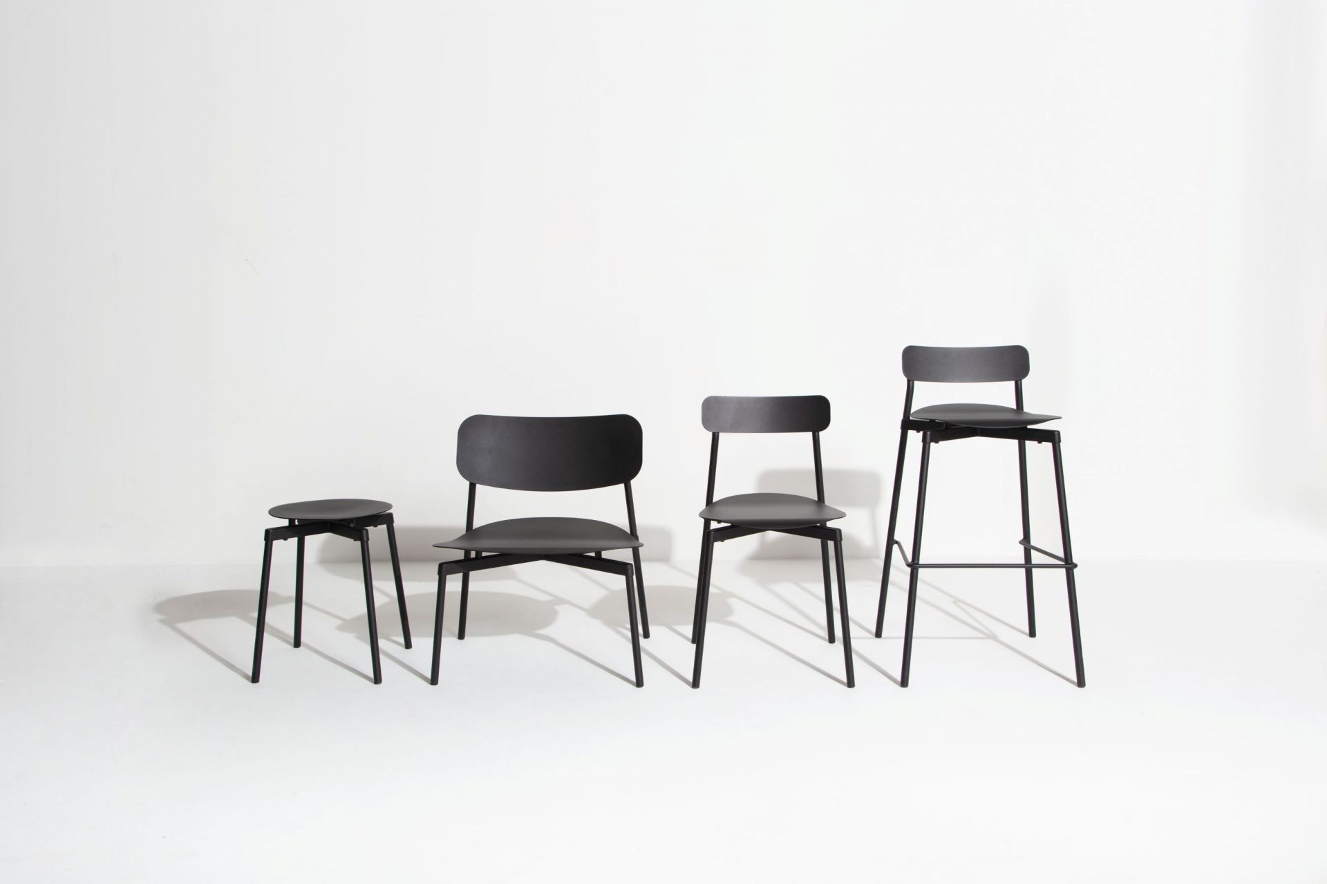 Braunroter Fromme Barhocker von Petite Friture, H 75 cm, moderner Design Hocker für Bar und Küche.