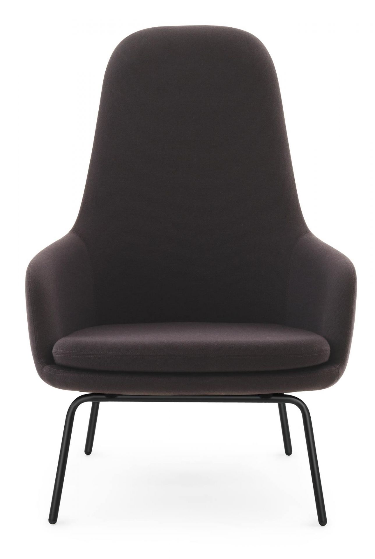Era Lounge Chair von Normann Copenhagen, hoch, brauner Stoffbezug, schwarzes Metallgestell, Frontansicht.