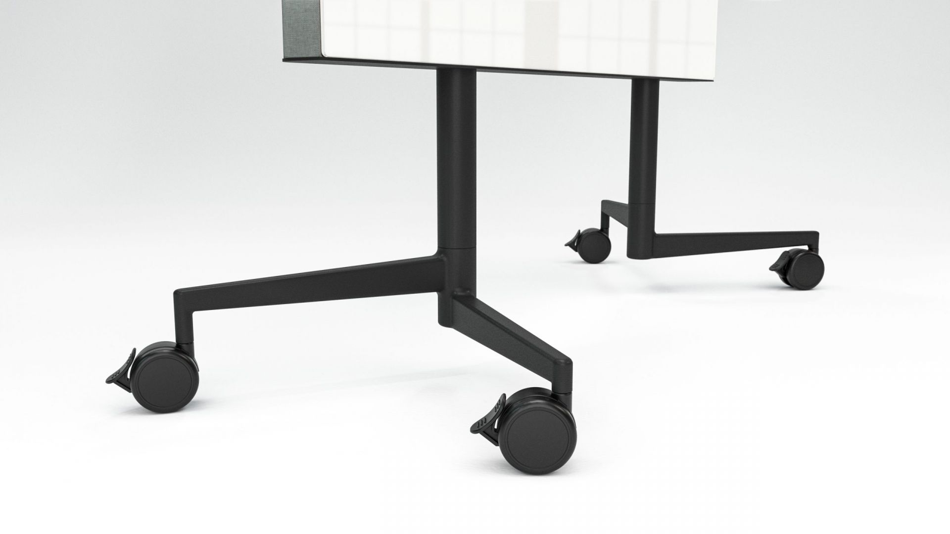 Detailaufnahme des schwarzen Fußgestells mit Rollen der Chat Board Move Acoustic Stellwand.