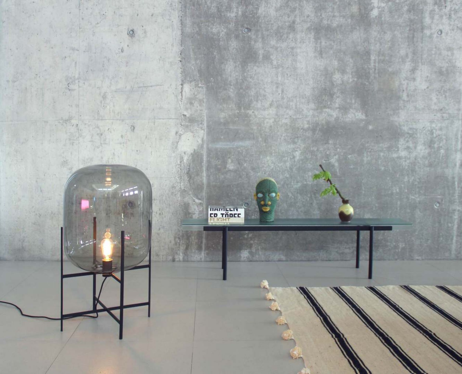 Oda Medium staande lamp, rookgrijs gesatineerd, Pulpo