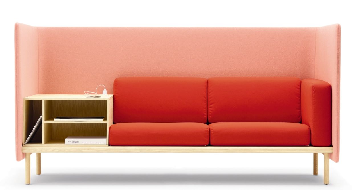Floater Sofa von Cor, roter 3-Sitzer mit hoher Rückenlehne und integriertem Regal.