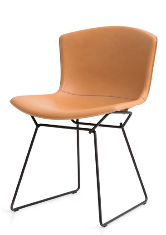 Bertoia Stuhl mit Kernlederbezug von Knoll International und schwarzem Drahtgestell. Designklassiker für Esszimmer.