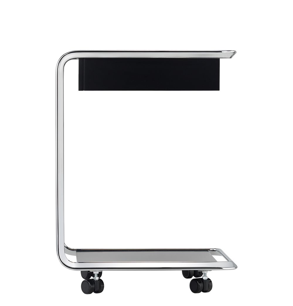 K3CR Beistelltisch von Tecta, H60cm, mit Rollen, Chromgestell und schwarzer Ablage, modernes Möbeldesign.