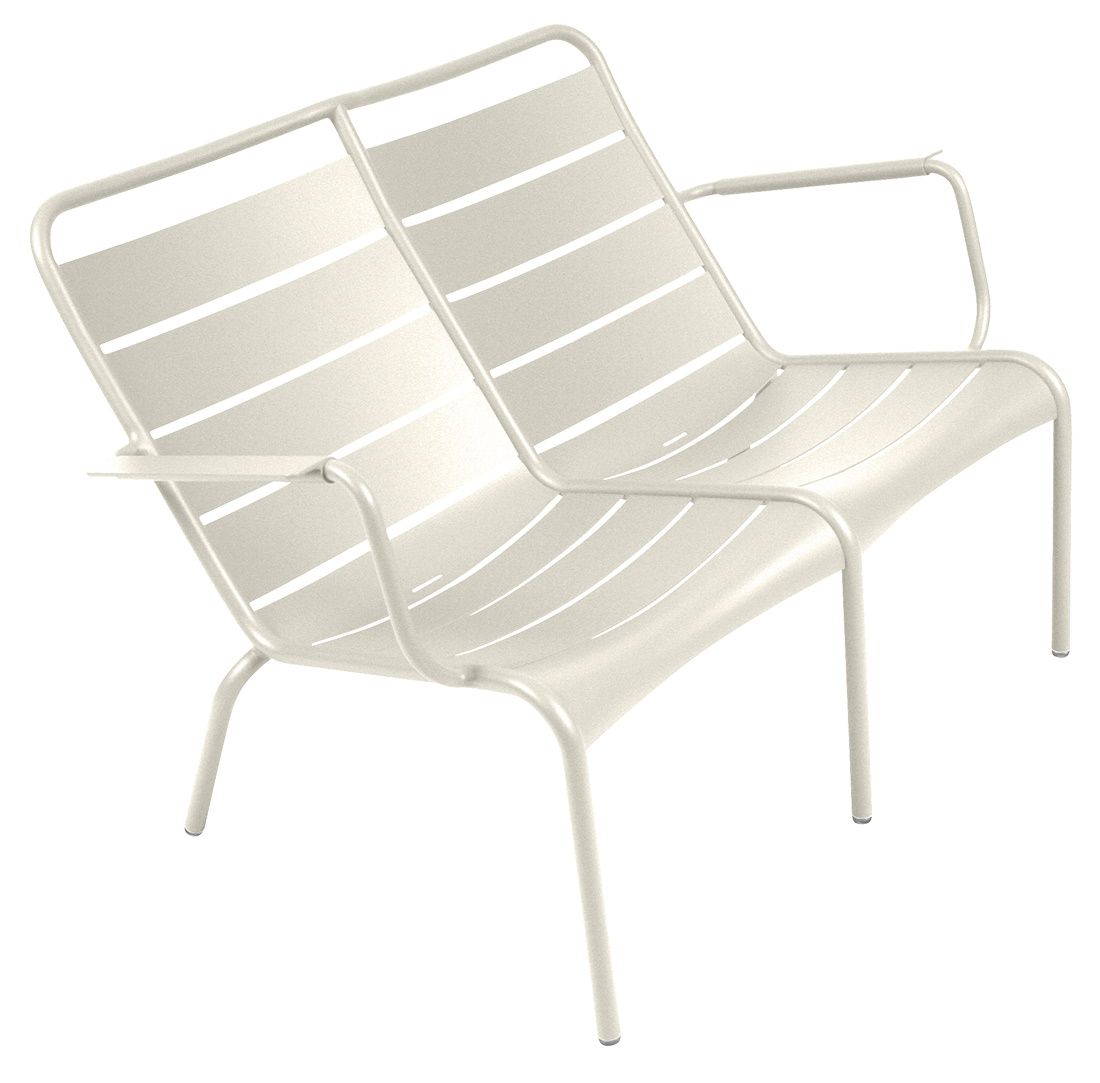 Luxembourg Duo Sessel von Fermob in Leinenweiß, moderner Outdoor-Sessel für zwei Personen aus Aluminium.