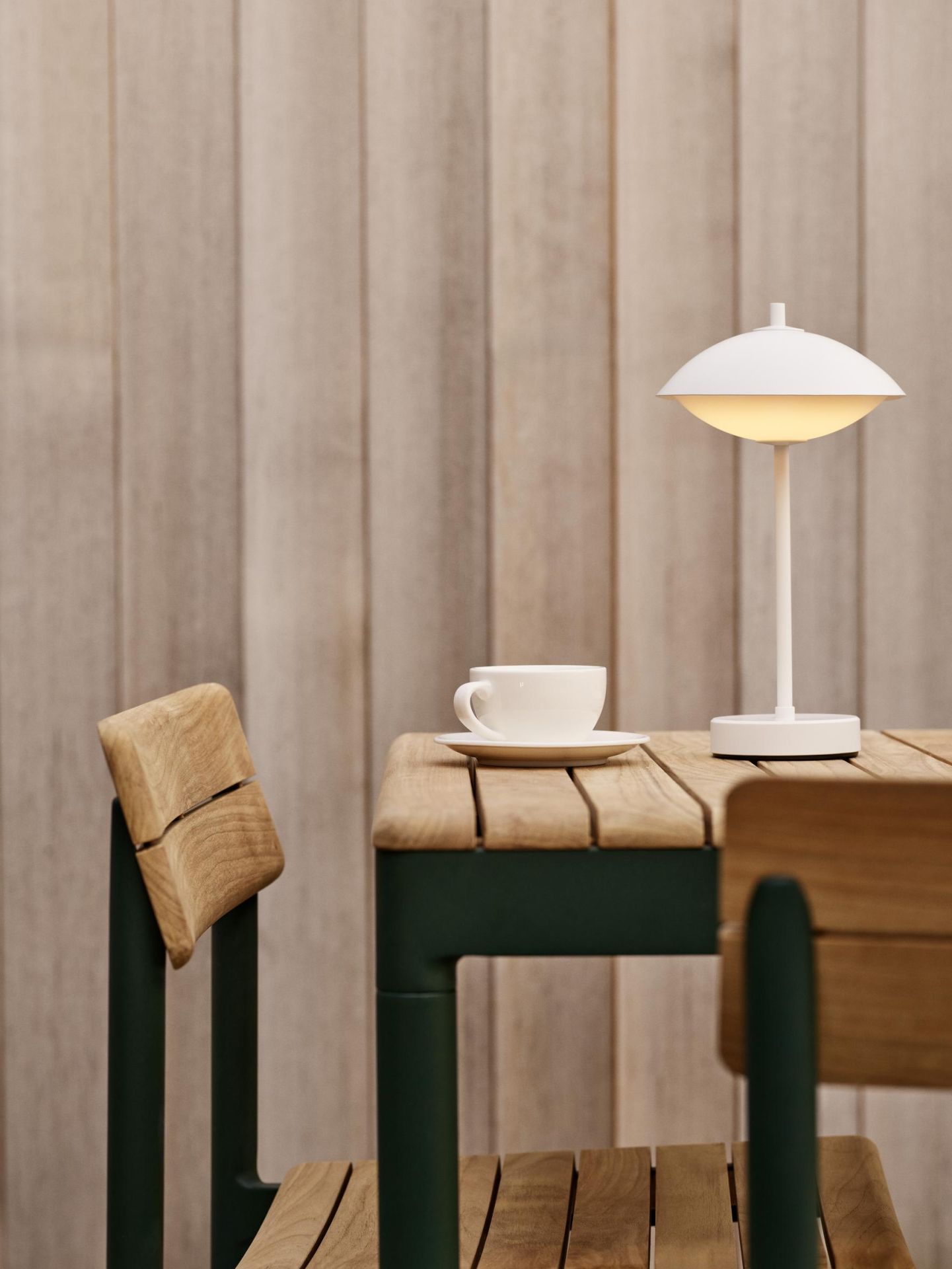 Clam Portable tafellamp, oplaadbare lamp van Fritz Hansen