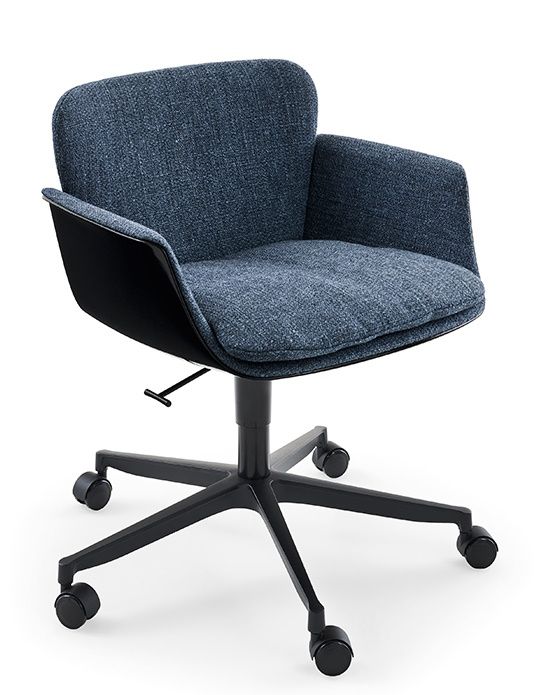 KN06 Stuhl von Knoll International mit blauem Stoffbezug und schwarzem Drehfuß mit Rollen.