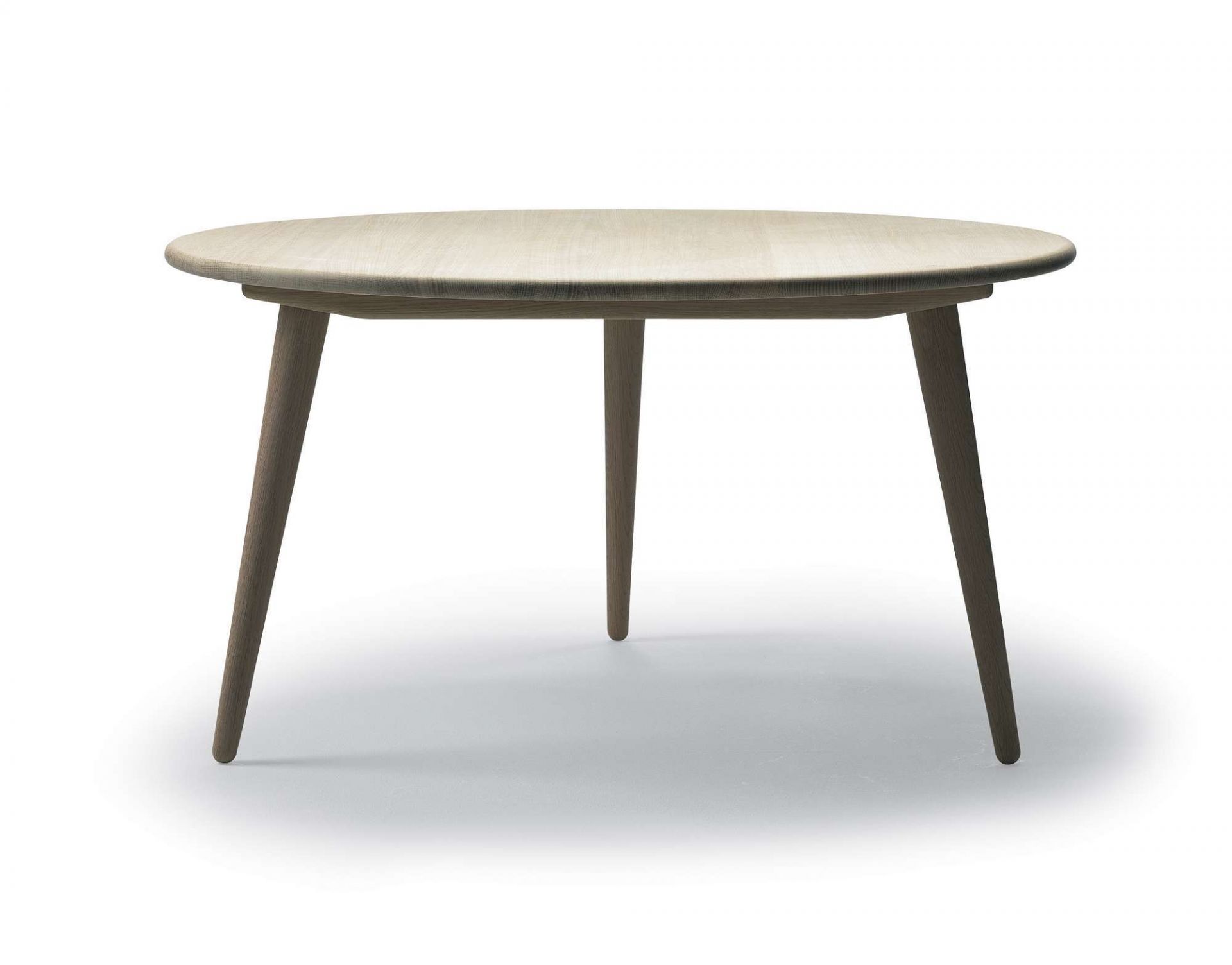 Runder CH008 Couchtisch aus geölter Eiche von Carl Hansen & Søn, skandinavisches Design.