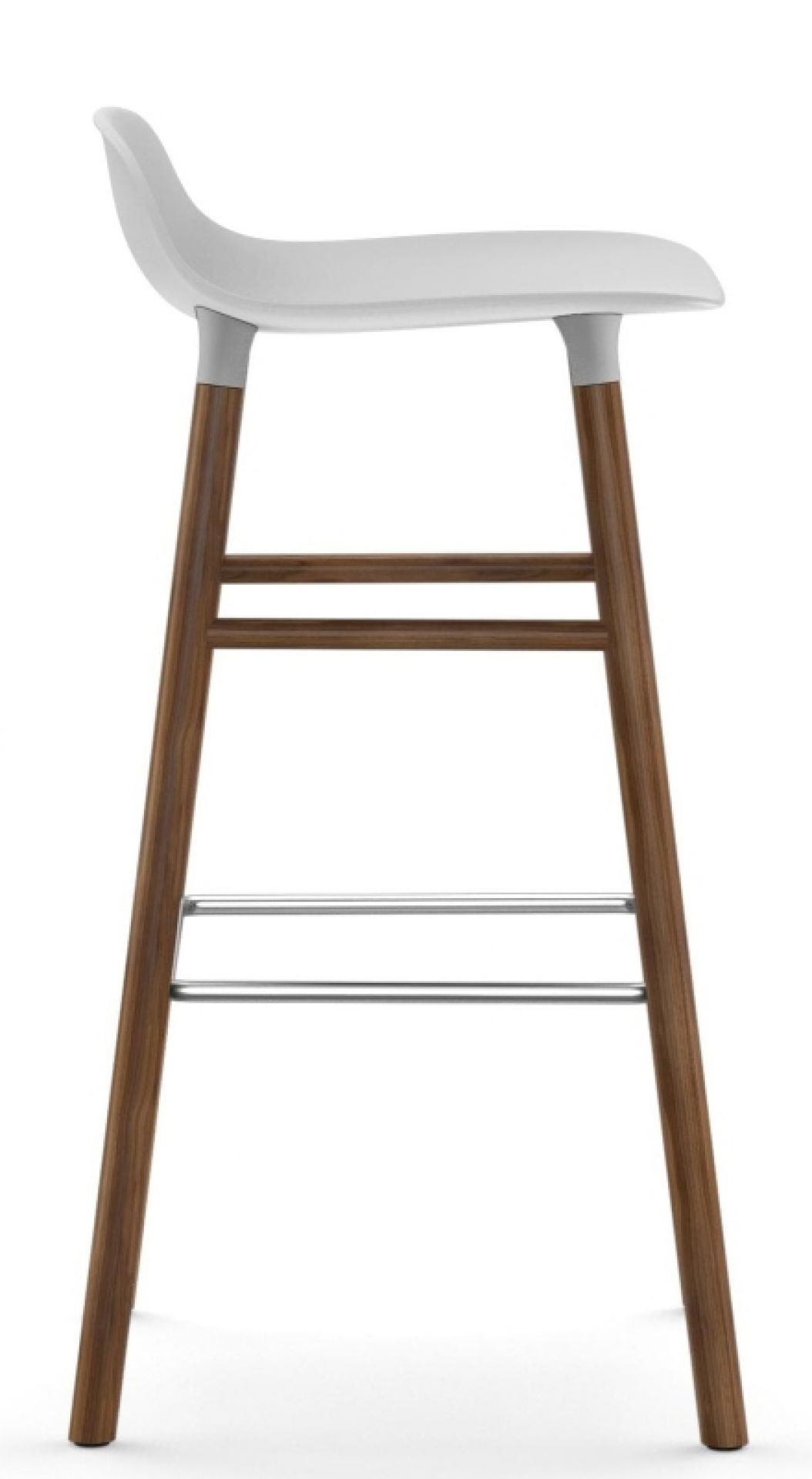 Form Barhocker von Normann Copenhagen, Hocker mit weißer Sitzfläche und Holzbeinen, seitliche Ansicht.