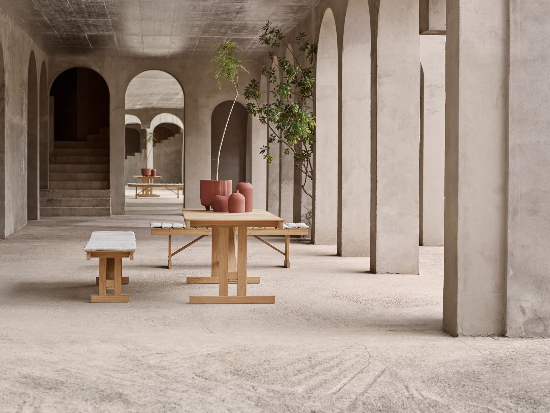 BM1871 Borge Mogensen Bank mit Outdoor Kissen von Carl Hansen & Søn im minimalistischen Design.
