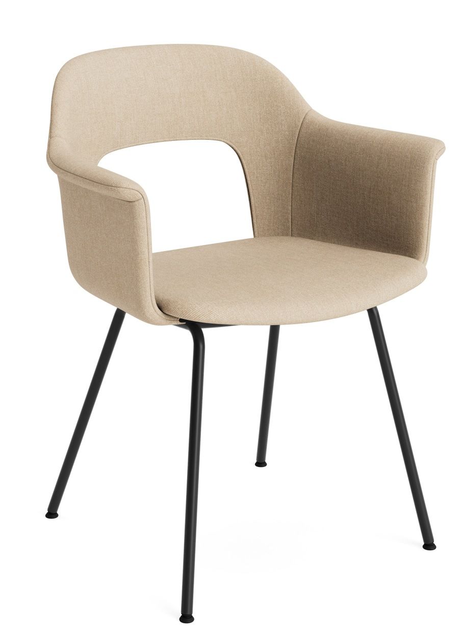 Layout Armchair 214 von Hay, Armlehnstuhl mit beigem Stoffbezug und schwarzem Metallgestell, modernes Möbeldesign.