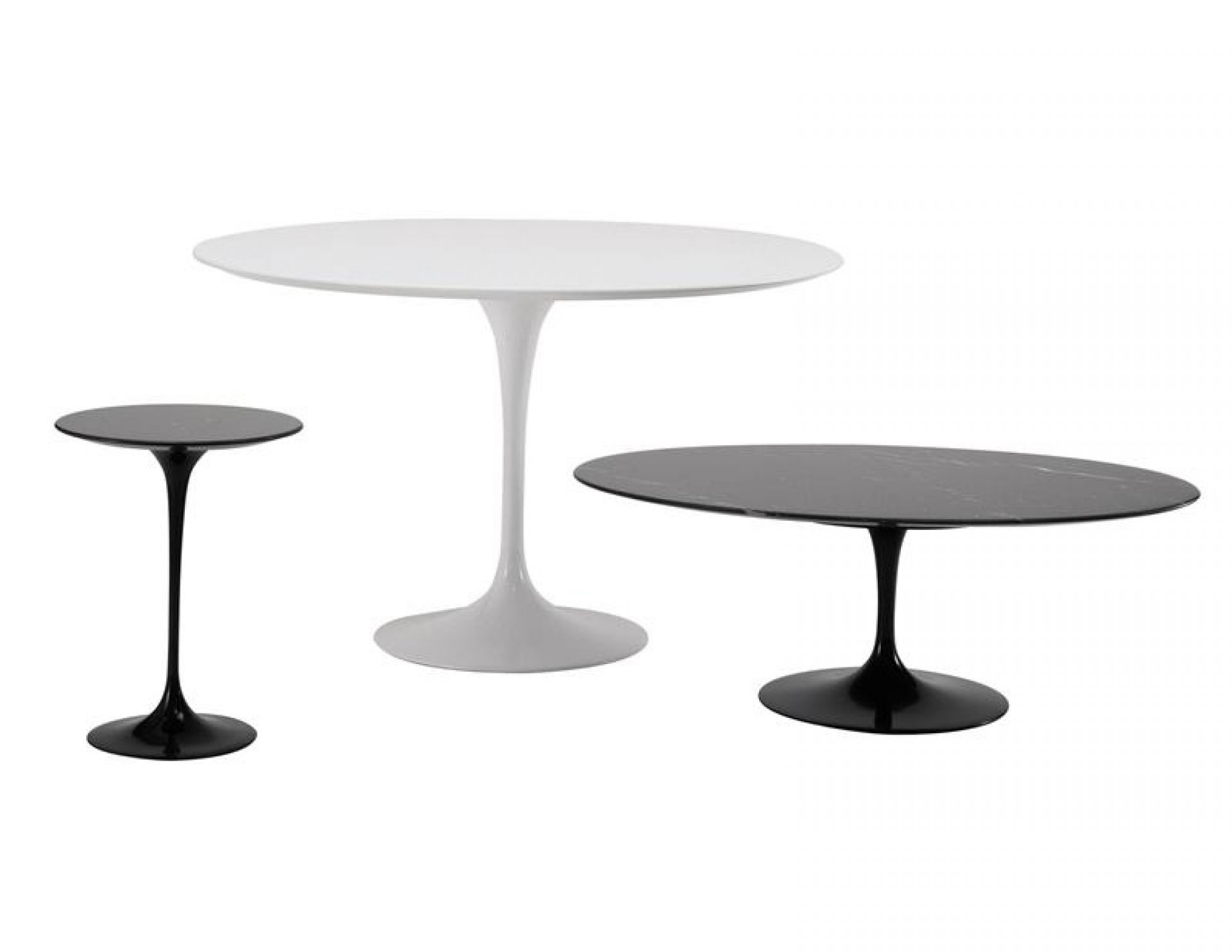Drei Saarinen Beistelltische von Knoll International: Schwarz, Weiß und mit schwarzer Marmorplatte.