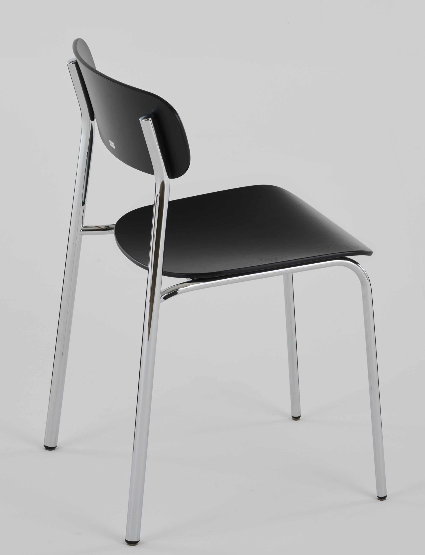 S 243 Stahlrohrstuhl von Thonet, olivgrün, Einzelstück, Designklassiker mit Stahlrohrgestell und minimalistischer Formgebung.