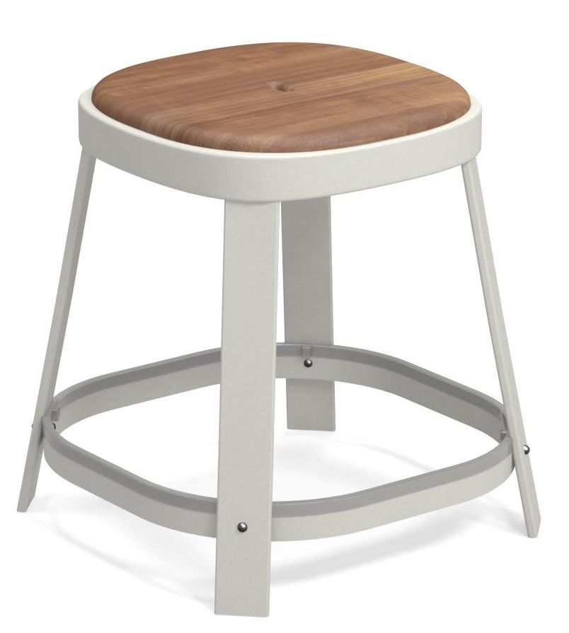 Thor Dining Stool: Niedriger Barhocker von Emu für den Außenbereich mit Holz-Sitzfläche und Metallgestell.