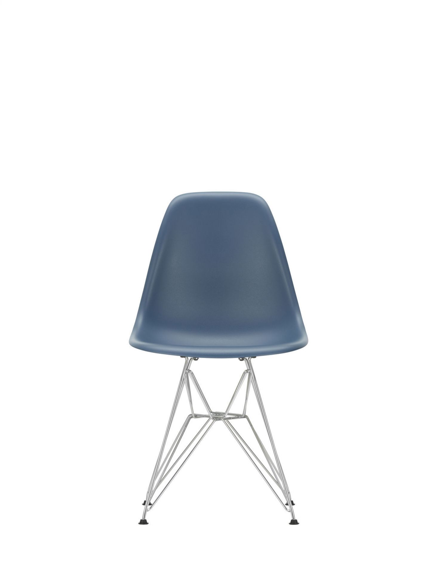 Eames Plastic Side Chair DSR, blauer Designstuhl mit Chromgestell von Vitra, Frontansicht.
