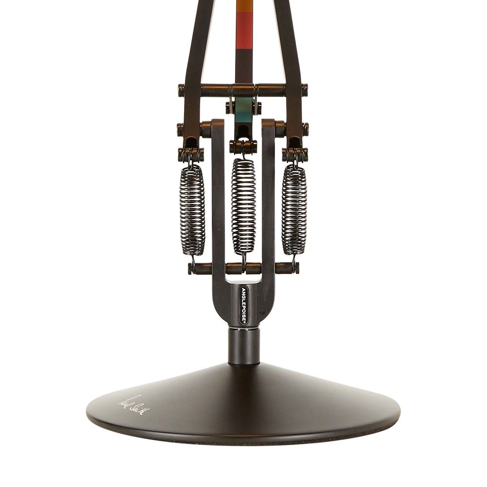 Detailaufnahme der Anglepoise Type 75 Mini Paul Smith Edition Tischleuchte, zeigt Federn und Fuß.