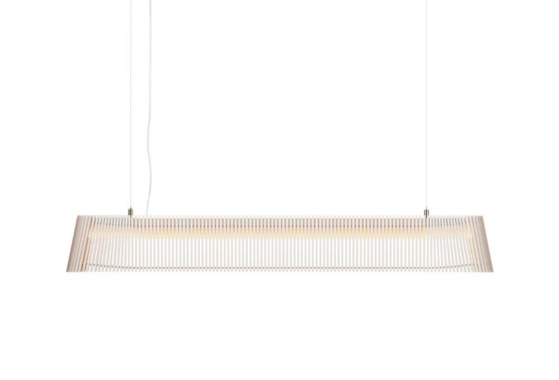 Helle Owalo Pendelleuchte von Secto Design aus Holzlamellen, modernes Design für Wohnzimmer und Esszimmer.
