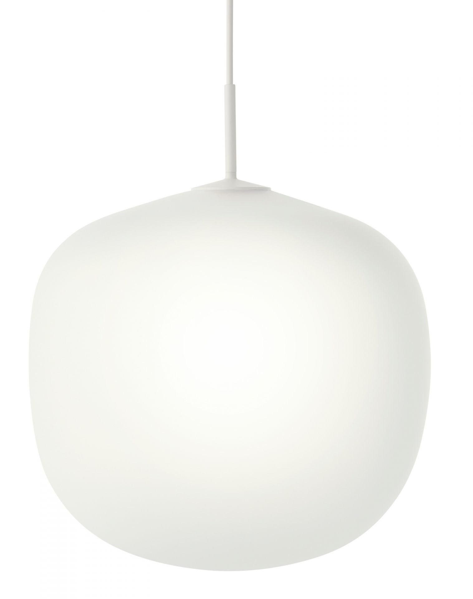 Nahaufnahme der modernen Rime Pendelleuchte von Muuto in Grau, minimalistisches Design für stilvolle Innenräume.