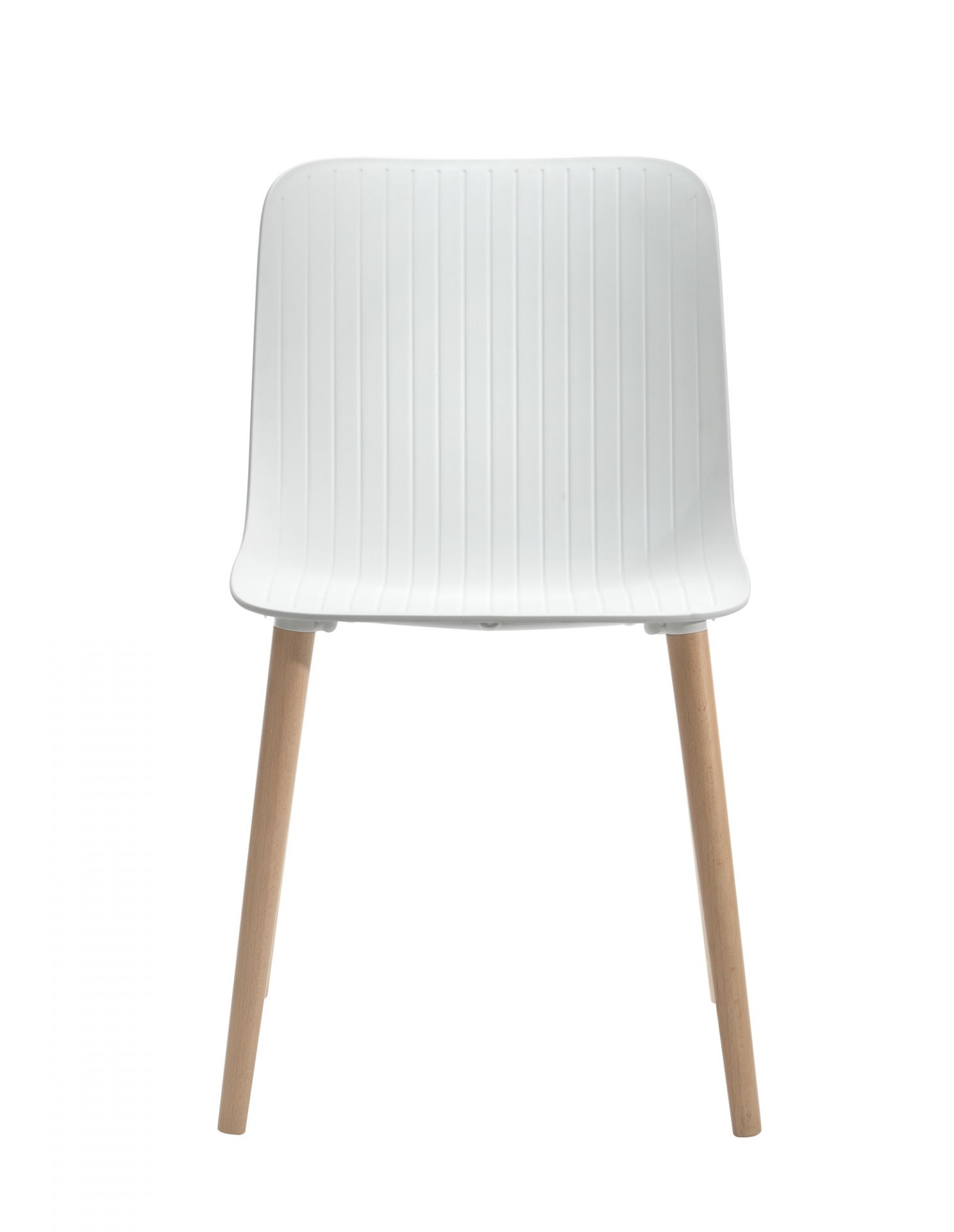 Weißer Stuhl mit Holzbeinen, modernes Design. Esszimmerstuhl oder Bürostuhl.