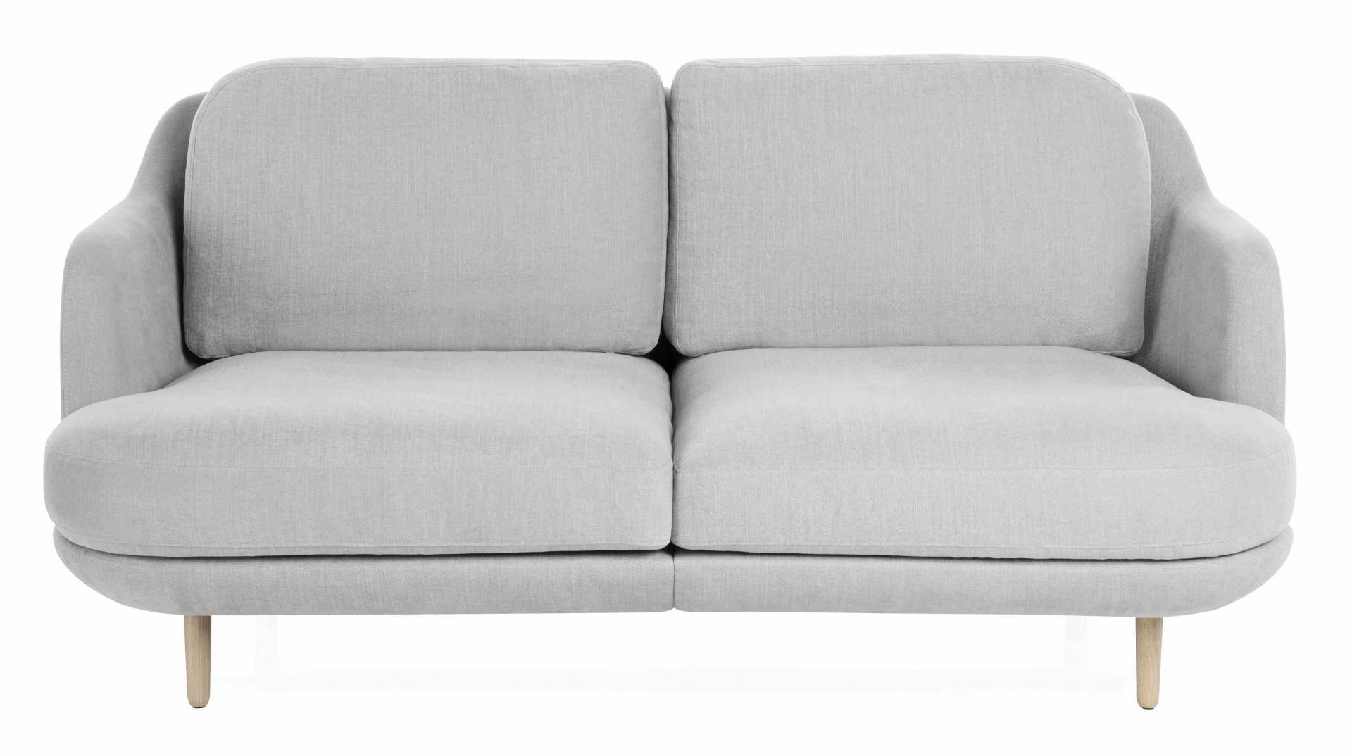 Lune Sofa von Fritz Hansen, 2-Sitzer in hellem Grau mit Holzfüßen.