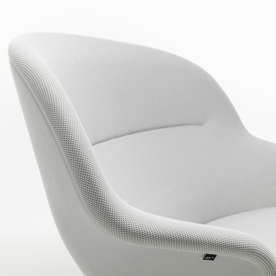 Detailaufnahme des Abalon Sofas von Vitra, hellgrauer Stoffbezug, modernes Design für Wohnzimmer und Lounge.