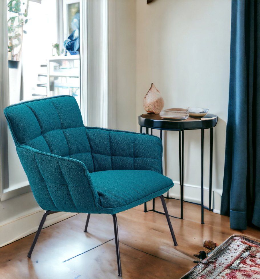 Marla Easy Chair Low Sessel von Freifrau Manufaktur in Türkis mit schwarzem Metallgestell.