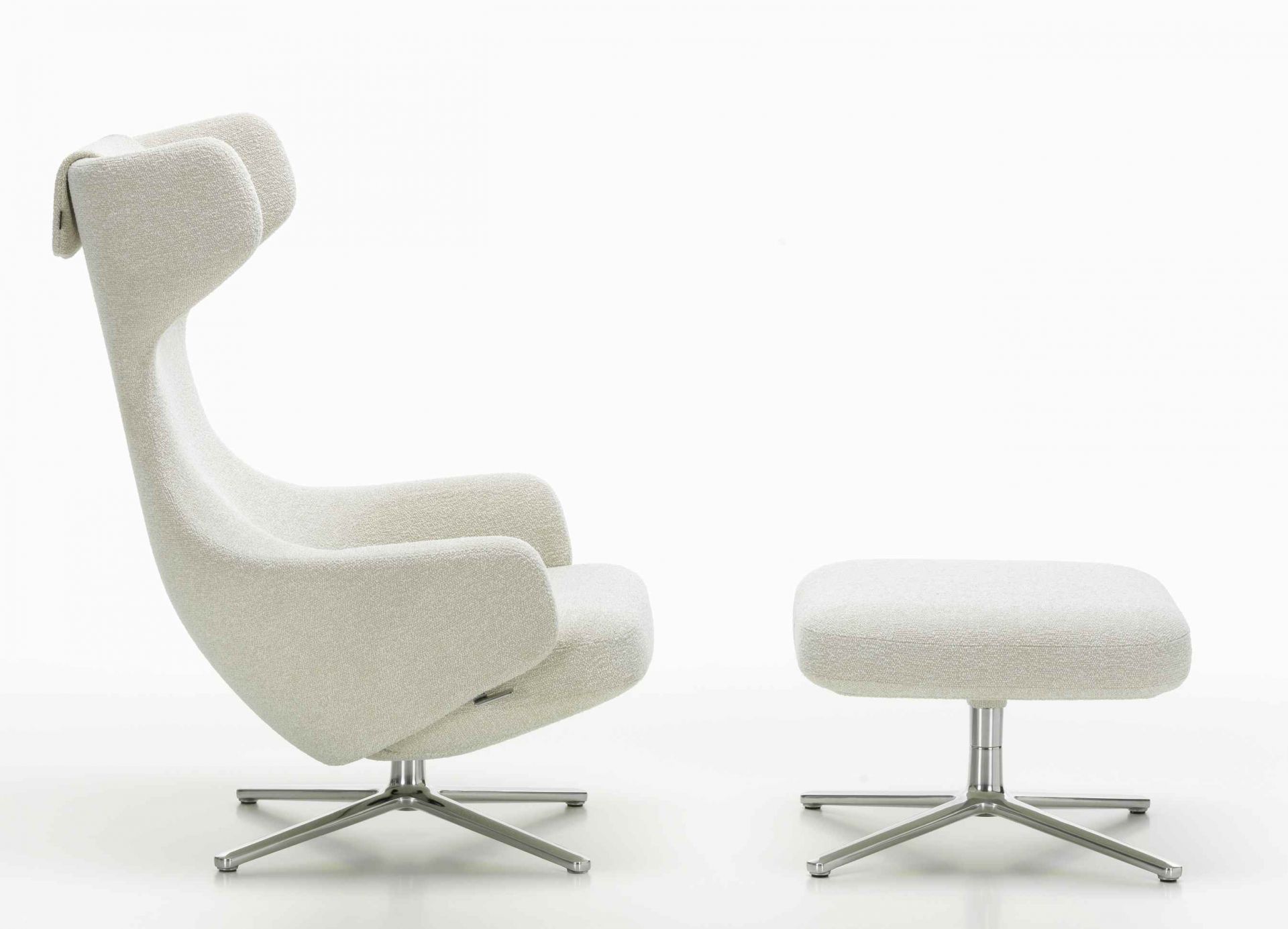 Grand Repos Sessel mit Ottoman von Vitra in Elfenbein, bequemer Relaxsessel mit Fußhocker.