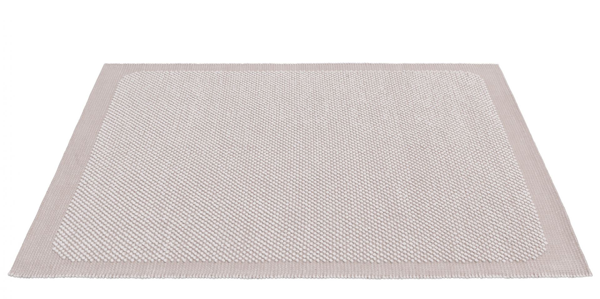 Beiger Pebble Rug Teppich von Muuto mit strukturierter Oberfläche und schmalem Rand.