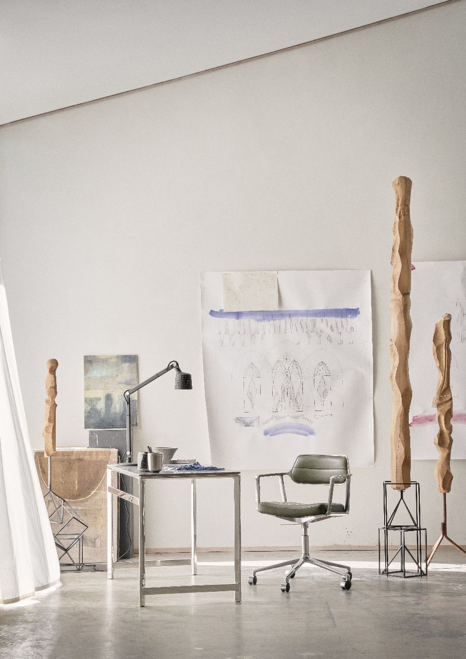 Vipp 453+ / Vipp453+ Swivel Chair Draaistoel ZWART LEER / GEPOLIJST ALUMINIUM FRAME MET GLIJDERS Vipp UNIEKE EXEMPLAREN