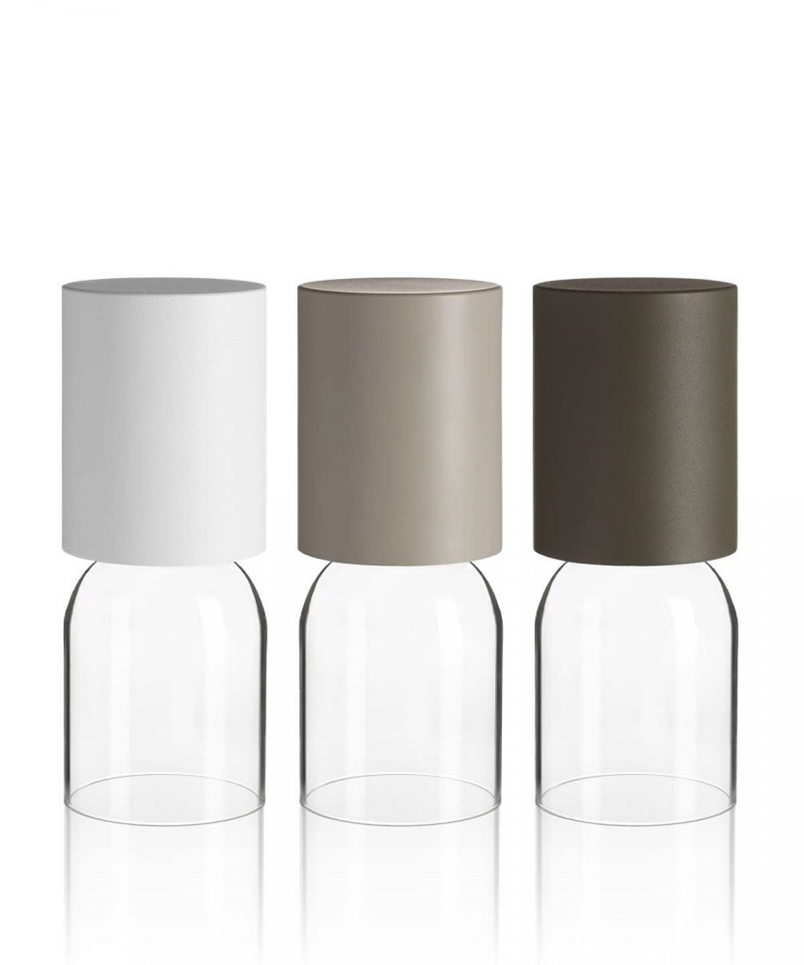 Drei A02R1 NUI Mini Luceplan Akkuleuchten in Weiß, Grau und Braun. Tischleuchten für Outdoor.