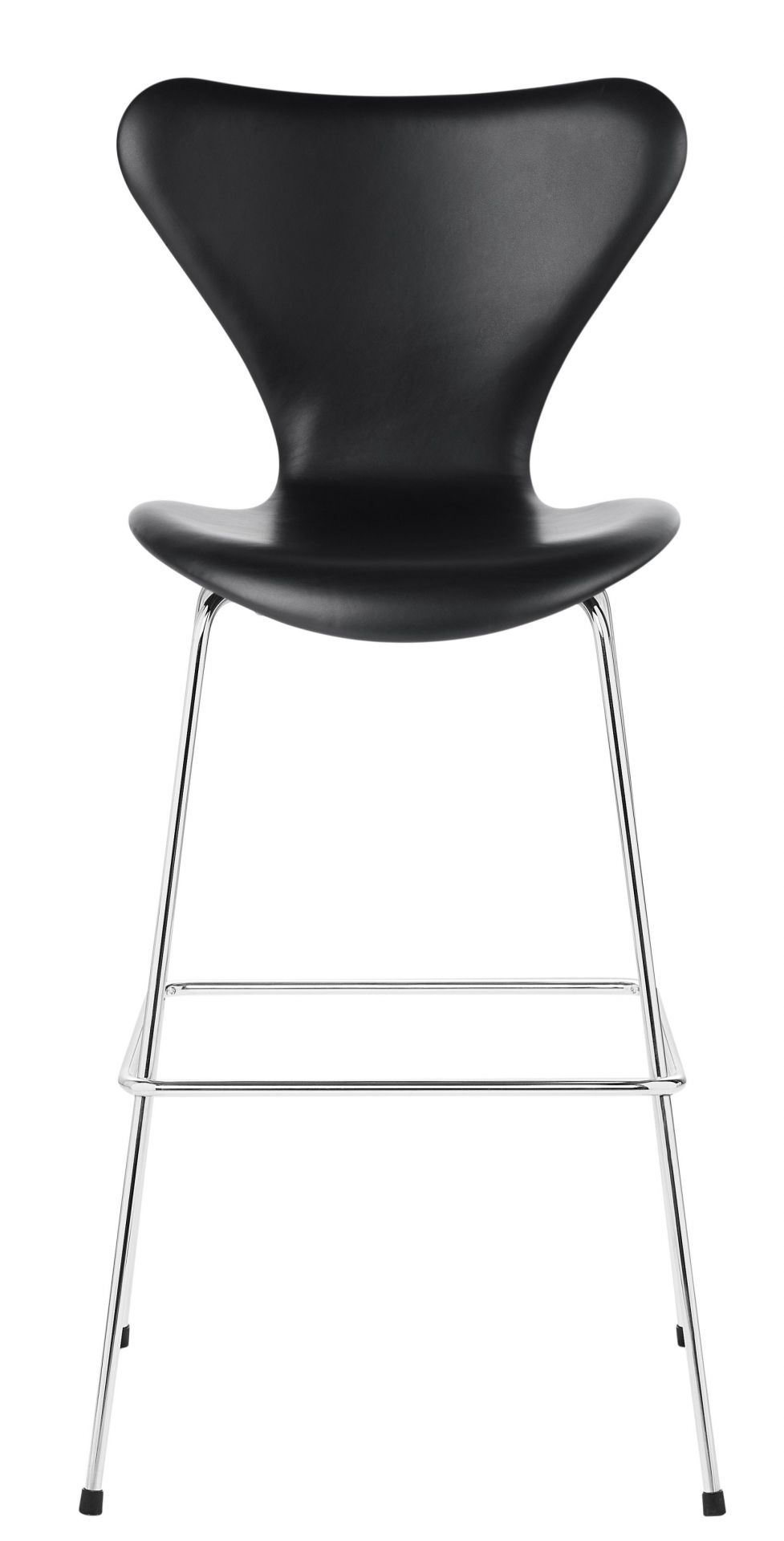 Schwarzer Siebener Barhocker von Fritz Hansen mit verchromtem Stahlgestell, moderne Sitzgelegenheit für Küche und Bar.