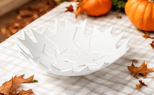 Weiße Sternschale "Sternchen" von Räder, kleine Dekoschale mit Sternenmuster, ideal für Herbstdekoration und festliche Anlässe.