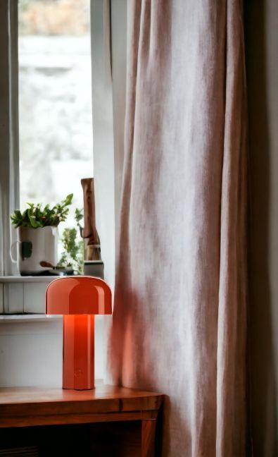 Bellhop Battery tafellamp met USB-kabel van Flos