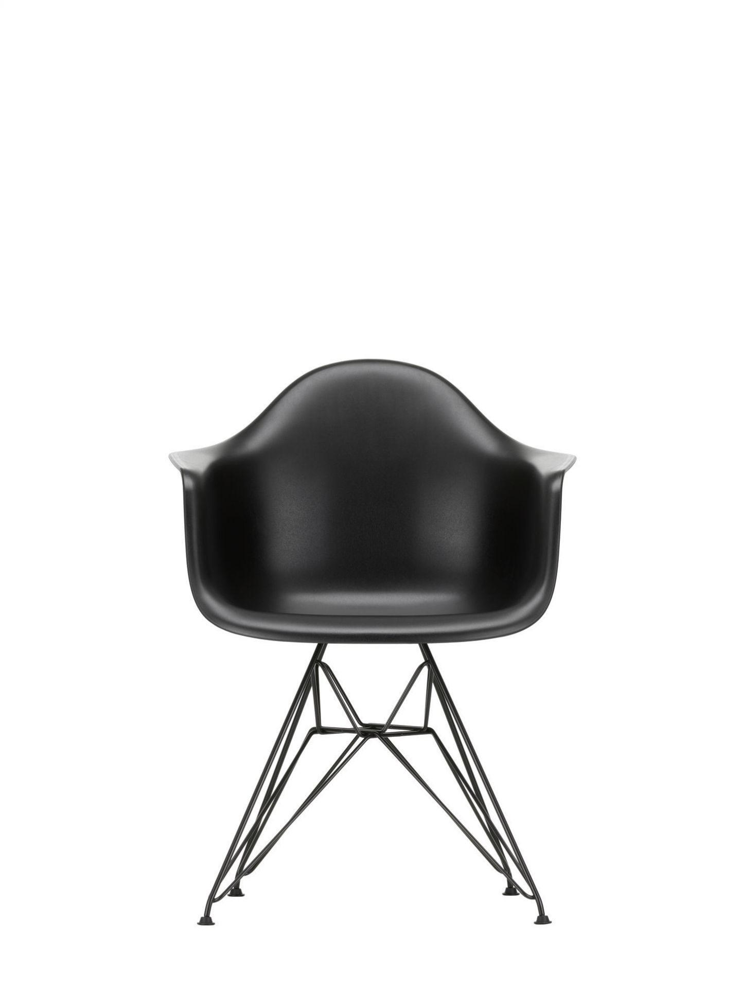Schwarzer Eames Plastic Arm Chair DAR Stuhl von Vitra mit filigranem, schwarzem Metallgestell.