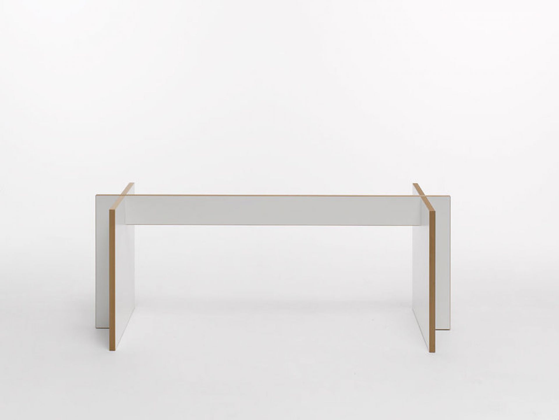 Tojo Bank aus der Tischgruppe, minimalistisches Design, weiße Sitzbank für Esszimmer und Wohnbereich.
