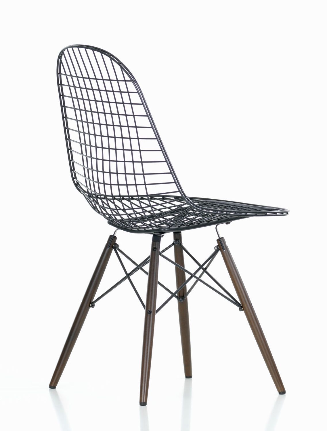 DKW Wire Chair von Vitra, ungepolsterter Design Stuhl mit schwarzem Drahtgestell und dunklem Holzfuß.