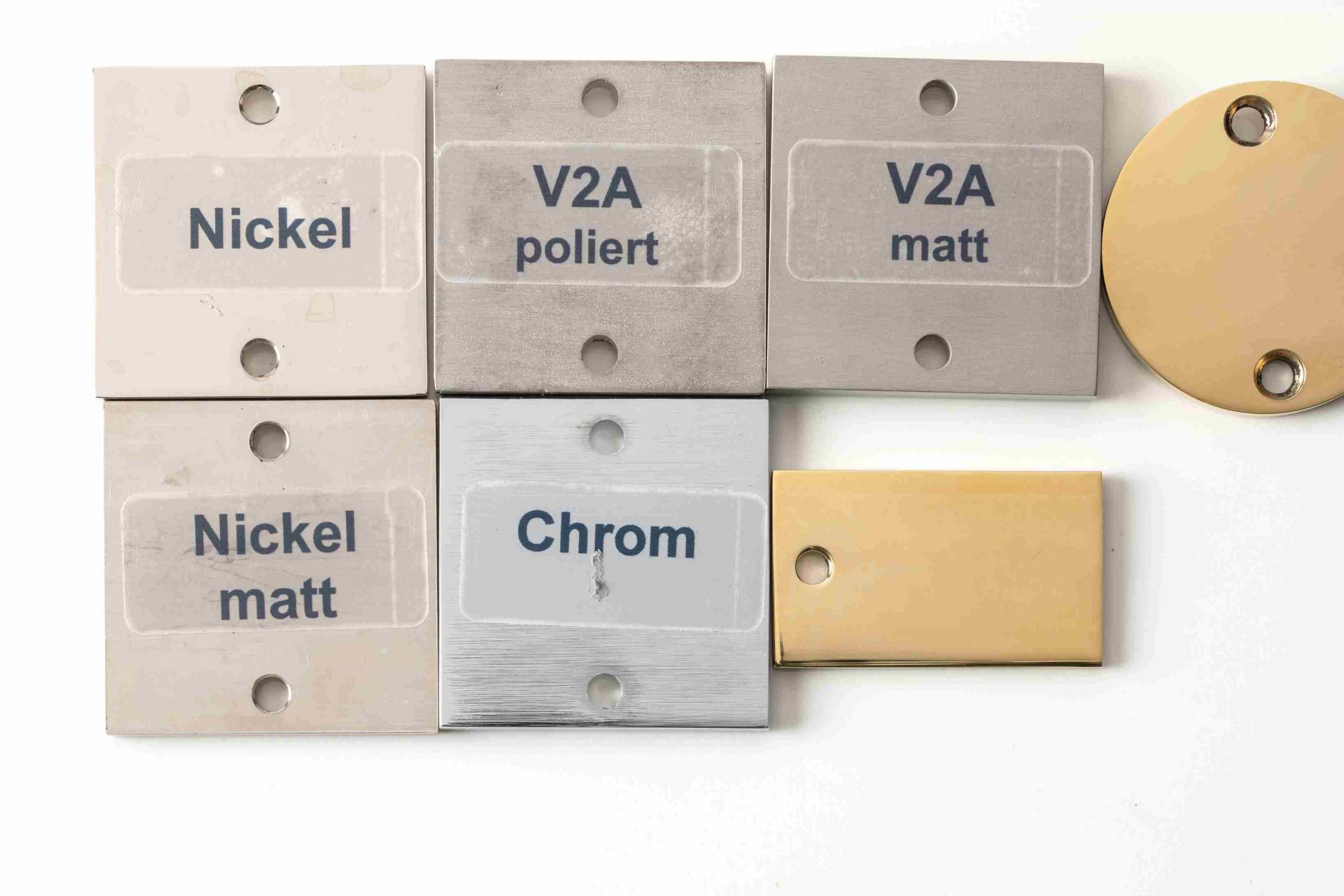 Muster von Oberflächen für Art Déco Türdrücker Tecnolumen: Nickel, Chrom, V2A poliert und matt.