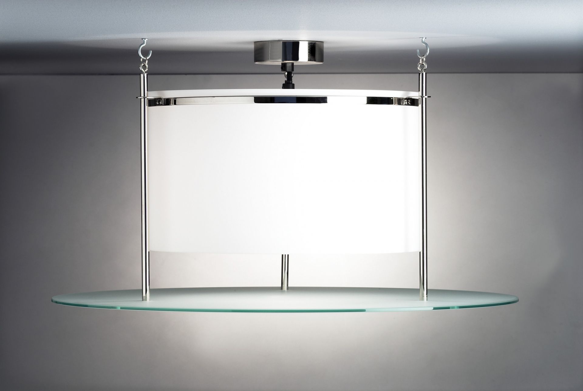 Tecnolumen DMB 30 Deckenleuchte mit zylindrischem Lampenschirm und runder Glasplatte, moderne Innenbeleuchtung.