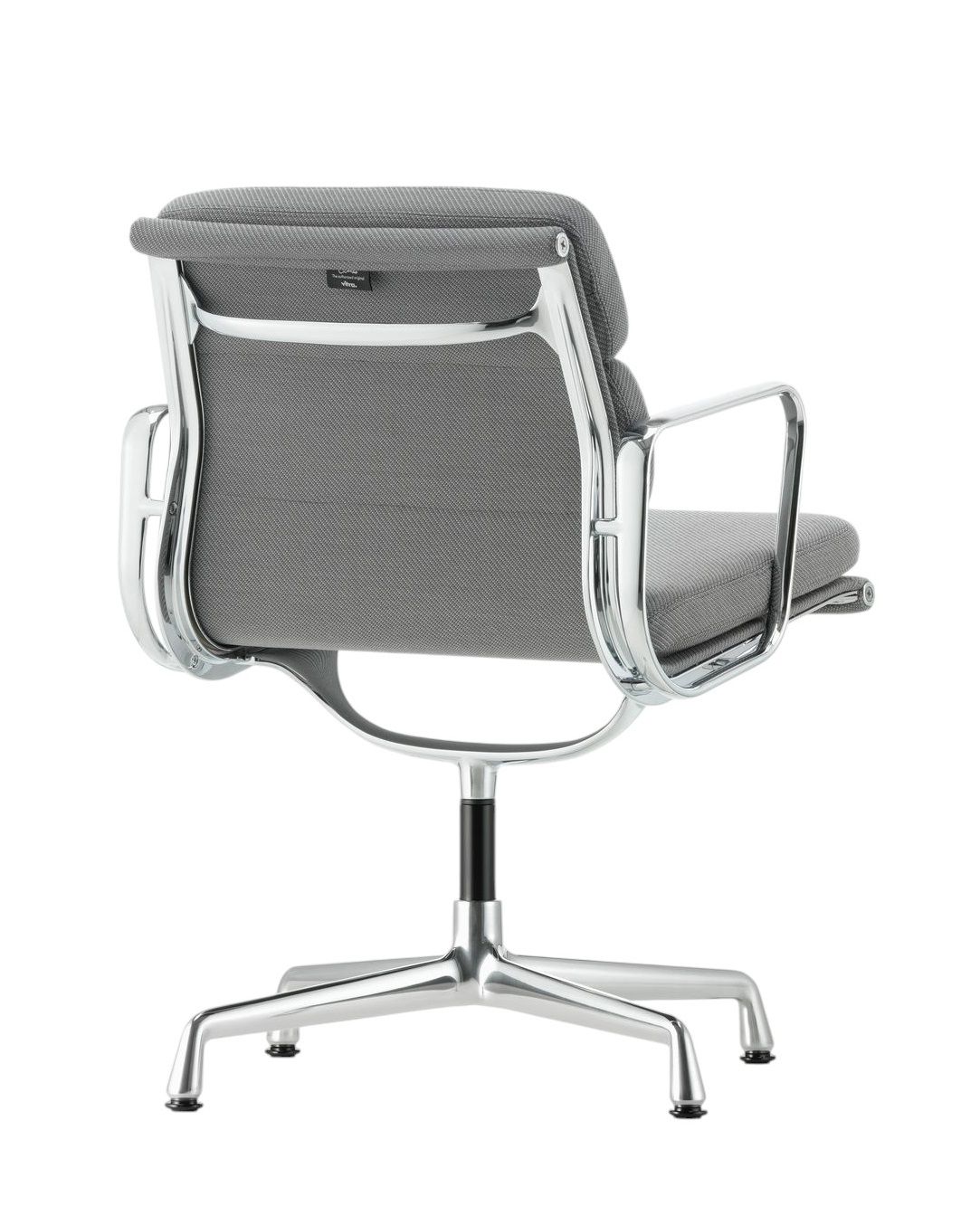 Grauer Vitra Soft Pad Chair EA207 Bürostuhl von hinten mit verchromtem Aluminiumgestell und Armlehnen.