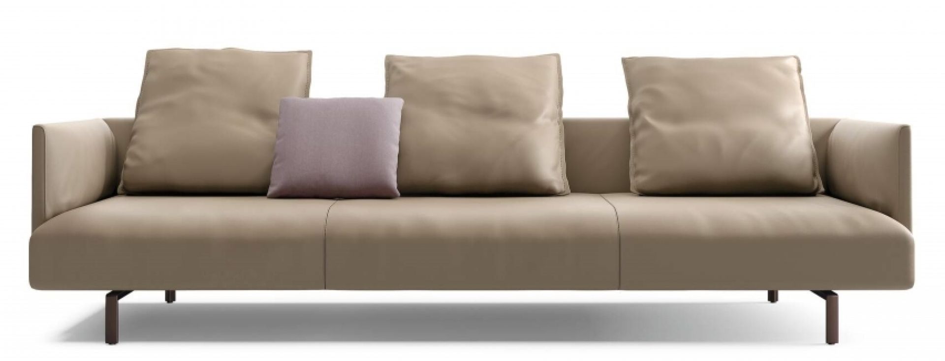 Muud Sofa von Walter Knoll, freistehendes Ledersofa in Beige mit losen Kissen.