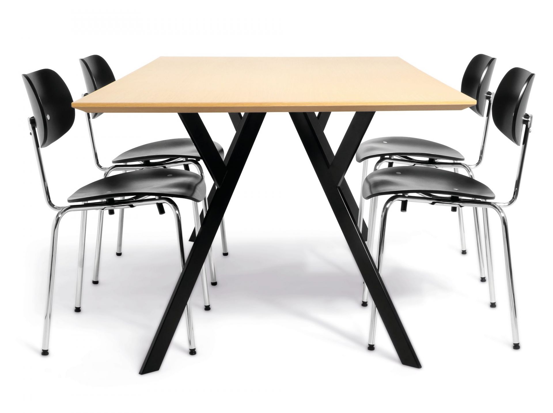Esstisch mit Wilde+Spieth SE 68 SU Stühlen, schwarze Sitzschale, Chromgestell, stapelbar, modernes Design für Esszimmer und Büro.