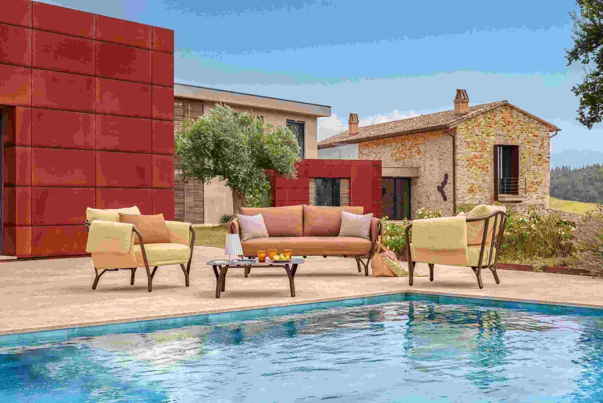 Angel Lounge Chair Sessel Outdoor Emu neben Pool, Gartenmöbel für Terrasse und Balkon.
