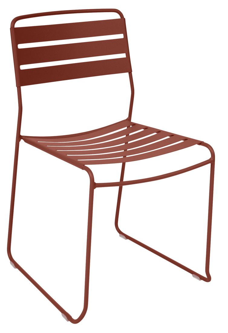 Fermob Surprising Chair Outdoor Stuhl in Terrakotta, minimalistisches Design mit Stahlrahmen und Lattenstruktur.