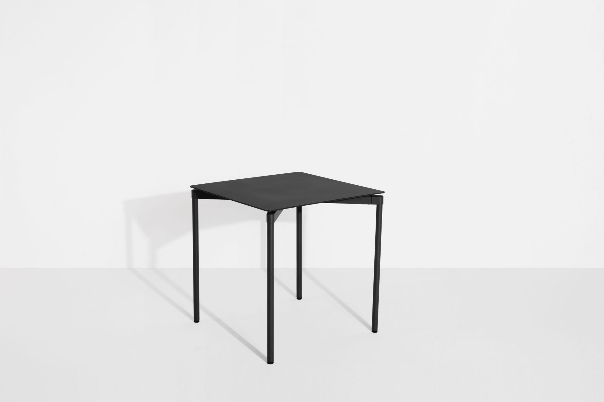 Schwarzer Fromme Esstisch Quadratisch von Petite Friture, minimalistischer Design Tisch für Esszimmer und Küche.