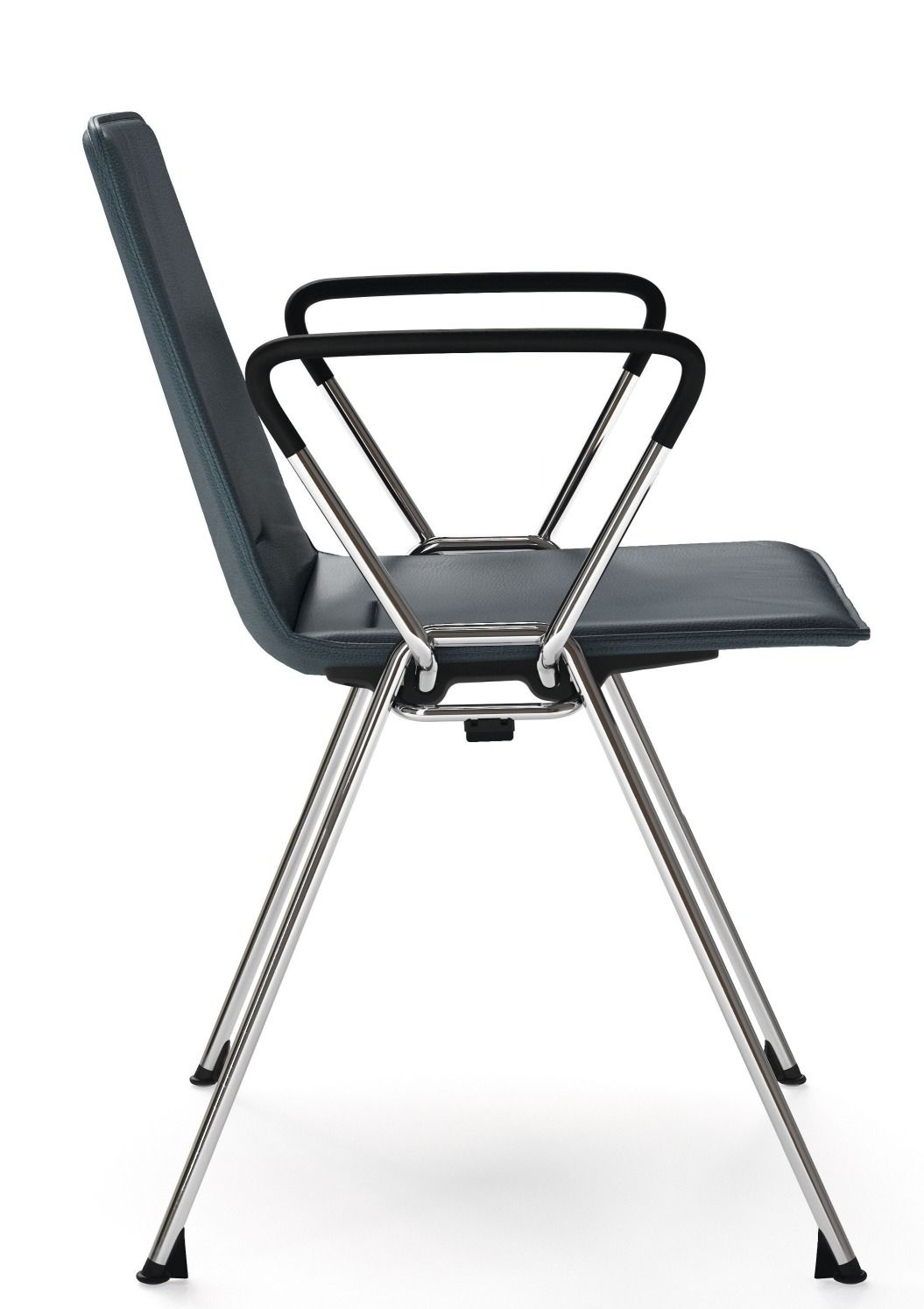 1651 Yunity Armchair von Walter Knoll, Armlehnstuhl mit blauem Bezug und verchromtem Gestell.
