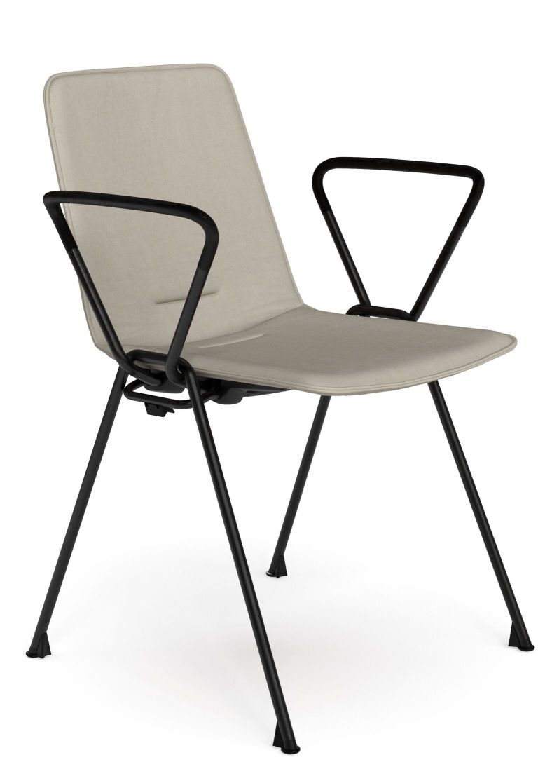 1651 Yunity Armchair Armlehnstuhl von Walter Knoll mit beigem Bezug und schwarzem Metallgestell.