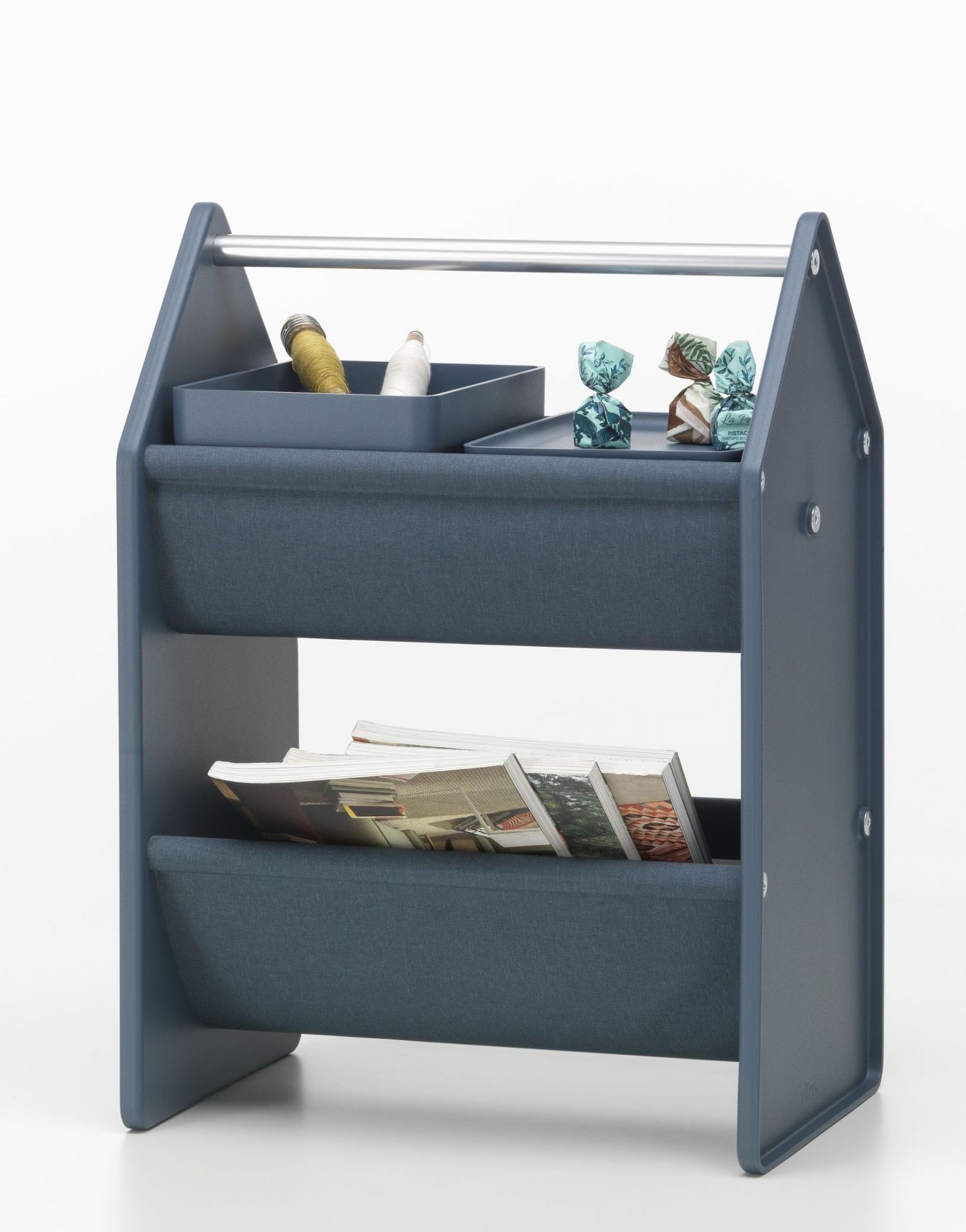 Blaues Vitra Drop Box Tray Set mit Ablagen für Zeitschriften und kleinen Gegenständen.