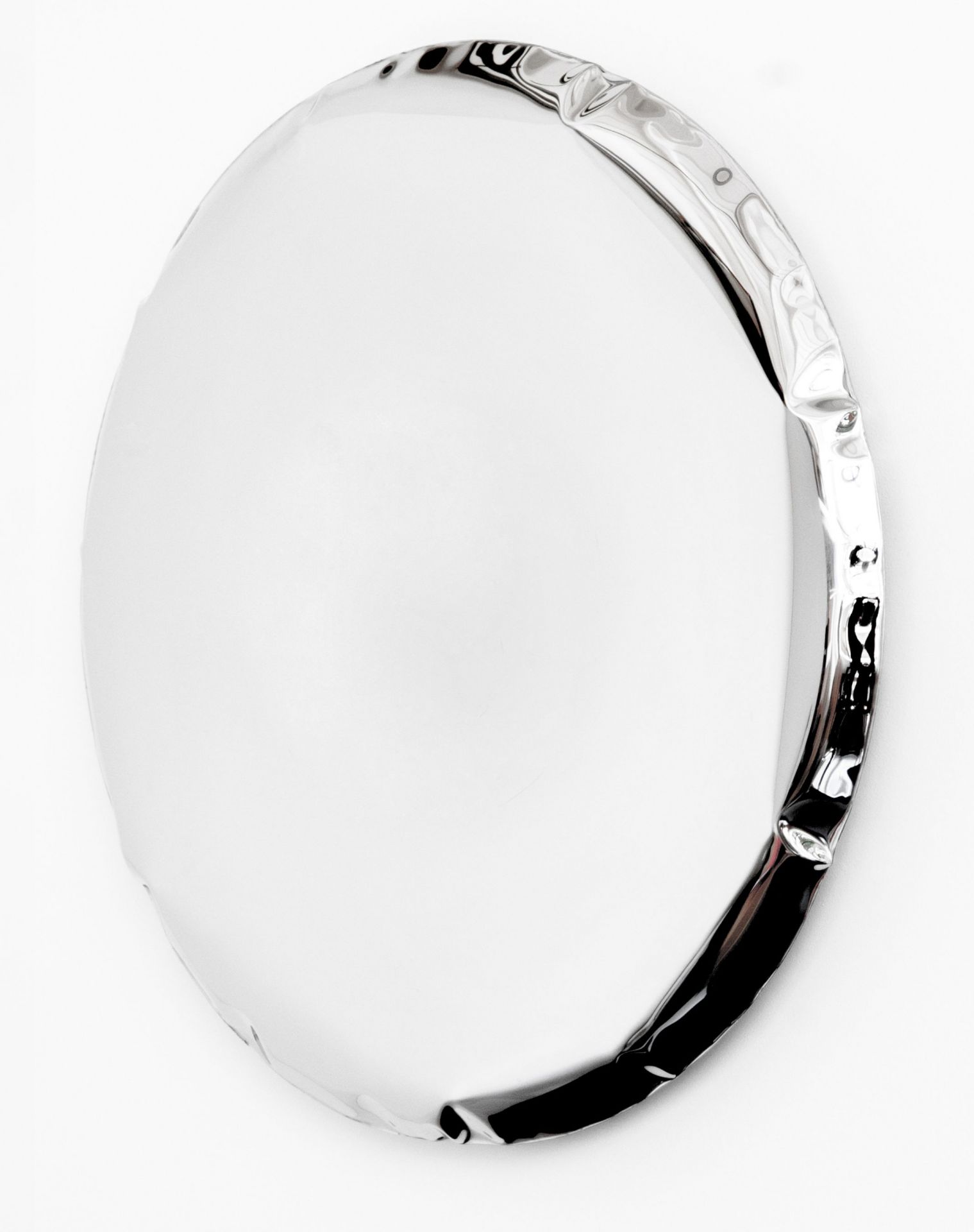 Oko inox Spiegel von Zieta, runder Wandspiegel aus poliertem Edelstahl, Durchmesser 62 cm.